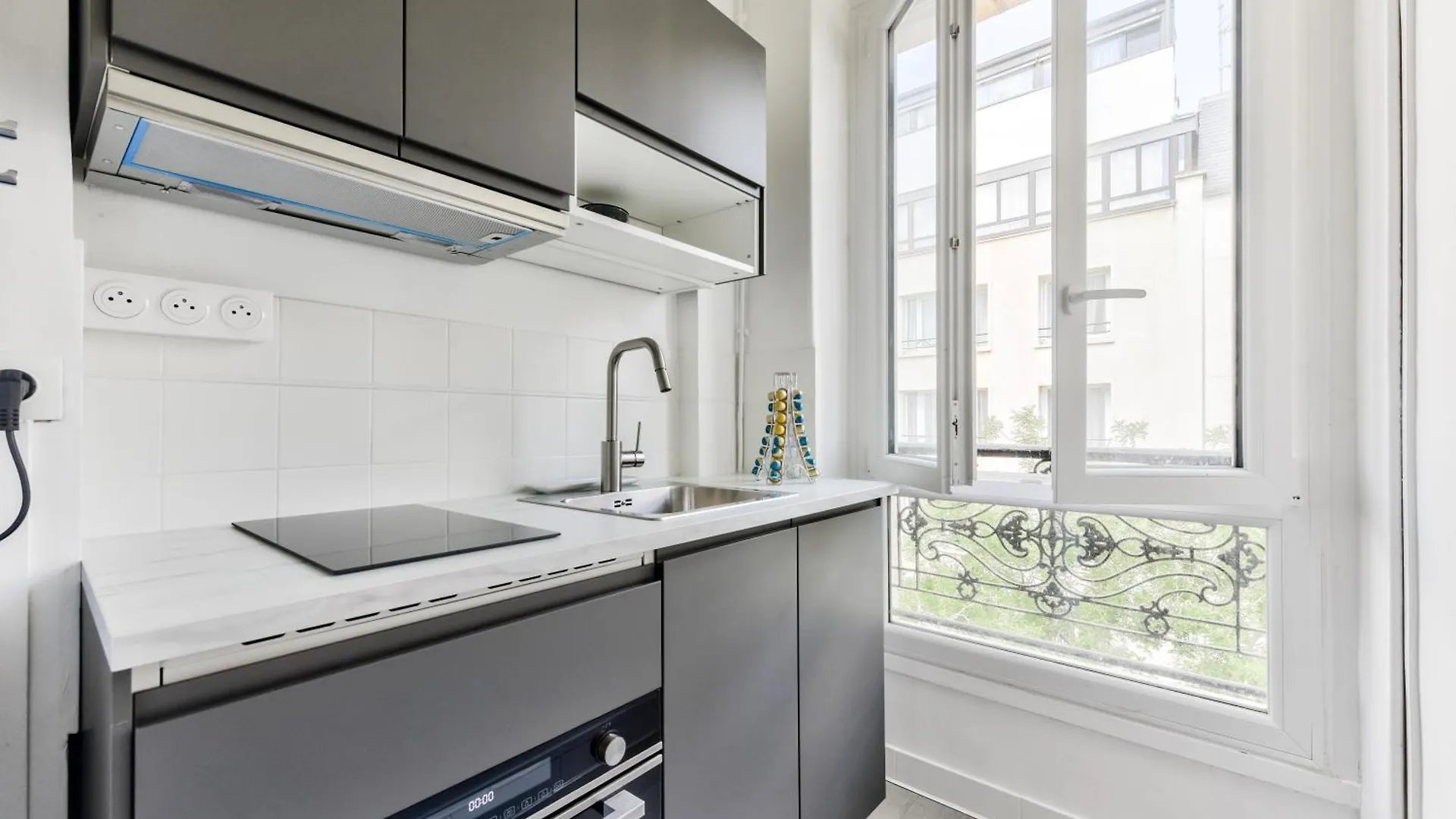 Quiet & Refurbished 1Br Parisian Retreat-Paris 16 Apartment